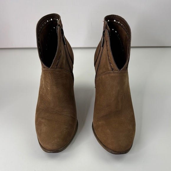 Vince Camuto Brown Heeled Boots with Chunky Heel and Western Design - Picture 3 of 14